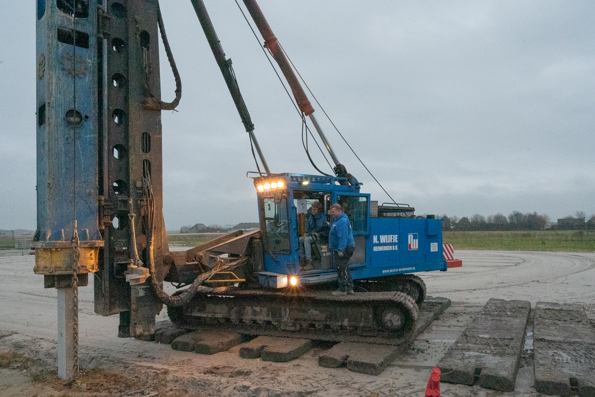 1e paal voor nieuwbouw geslagen