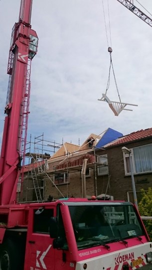 Vaste trap wordt de woning ingehezen