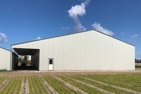 Nieuwbouw bedrijfsruimte met luifel in Callantsoog