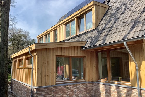 Nieuwbouwwoning met douglas bekleed
